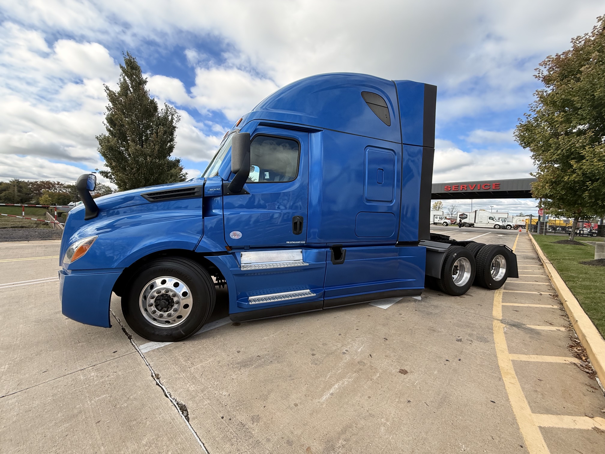 2022 Freightliner CASCADIA 126 217248-15 2022 Freightliner CASCADIA 126 217248-15