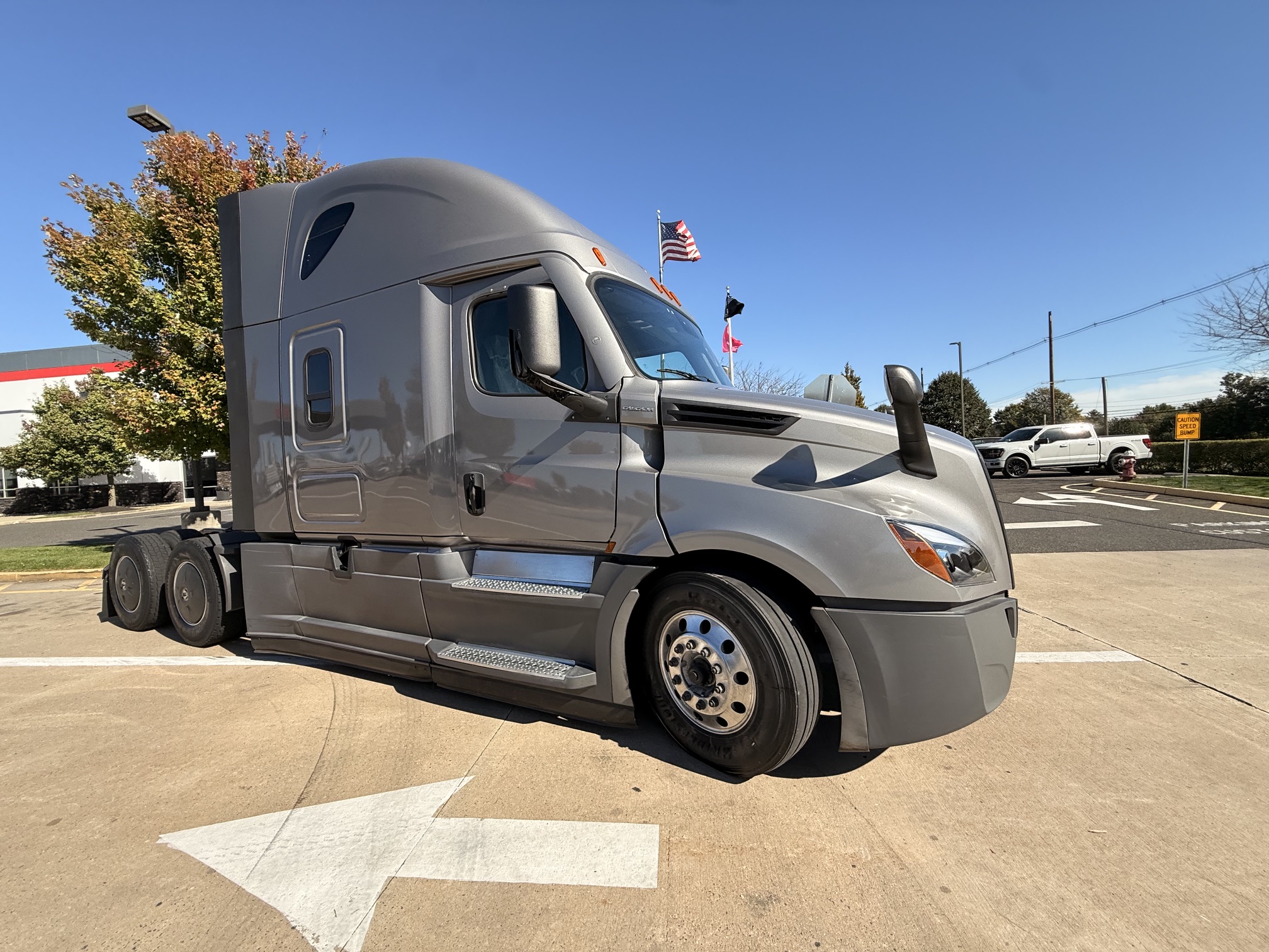 2022 Freightliner CASCADIA 126 2022 Freightliner CASCADIA 126 - image 1 of 6