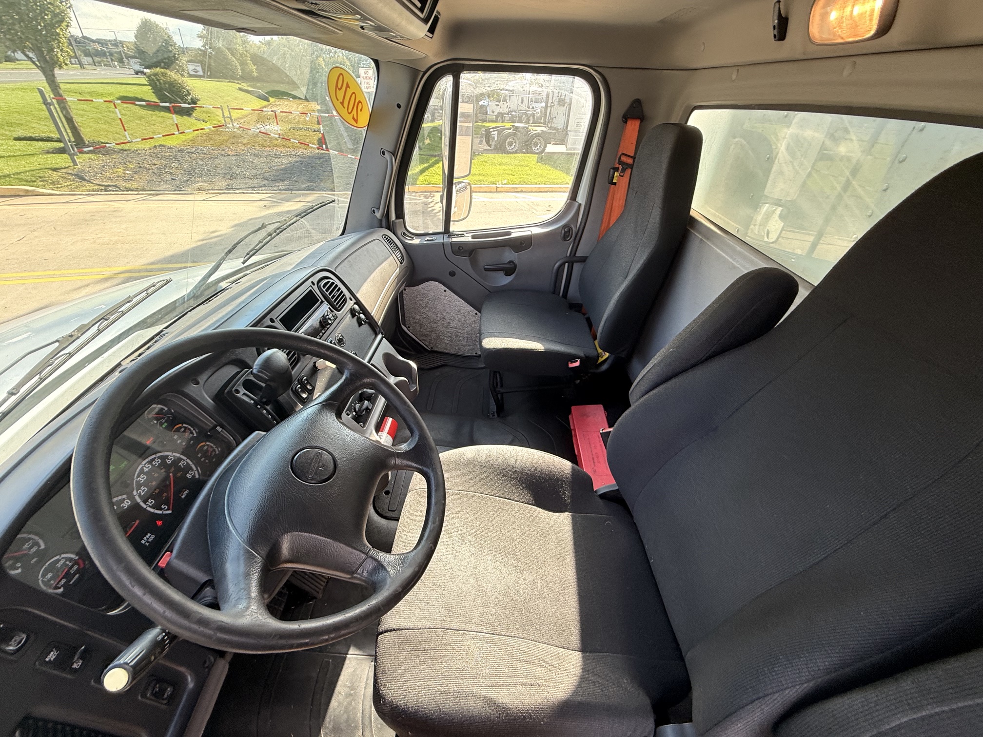 2019 Freightliner M2 2019 Freightliner M2 - image 2 of 6